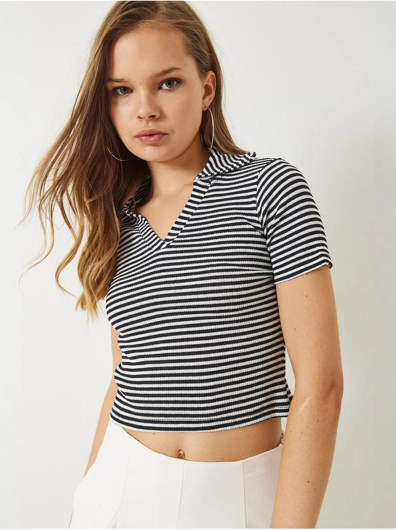 T-shirt court rayé , coupe ajustée, col chemise lucci Noir - Kiabi