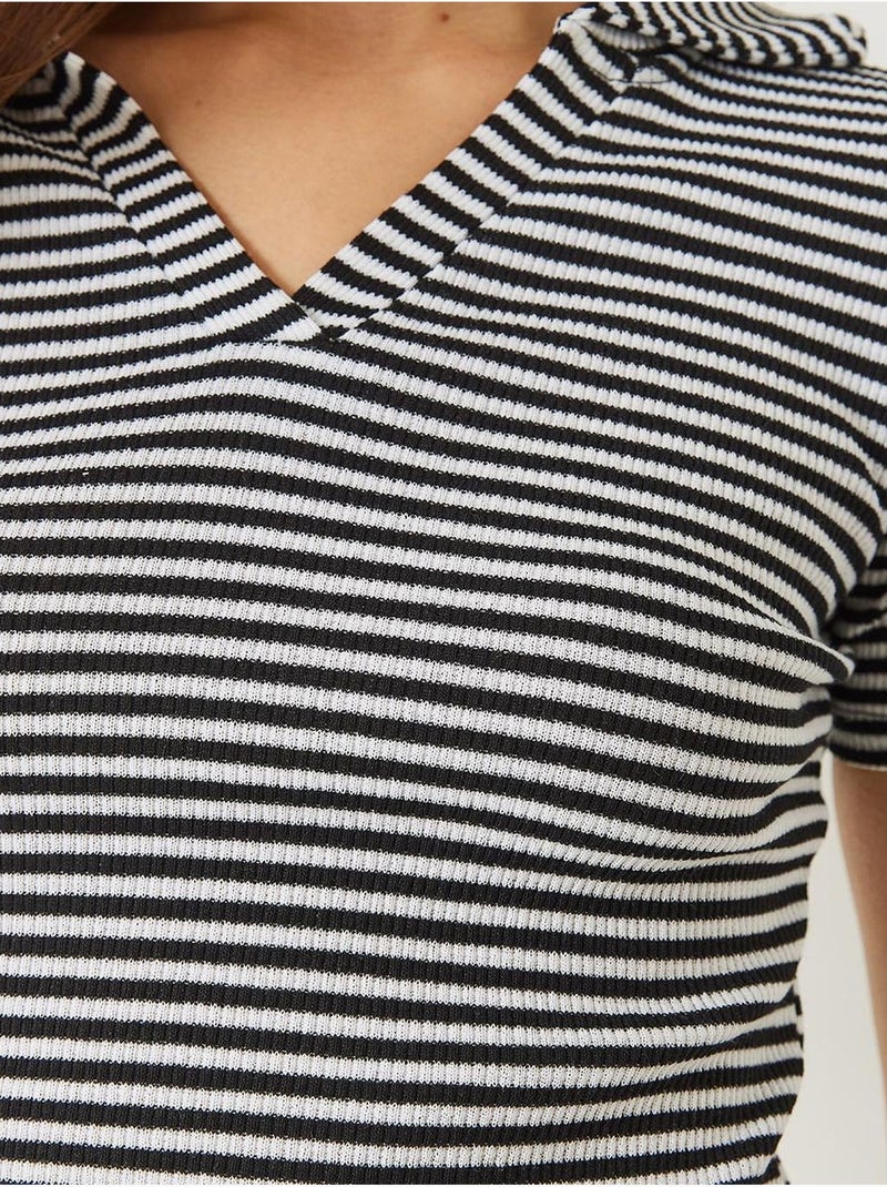 T-shirt court rayé , coupe ajustée, col chemise lucci Noir - Kiabi