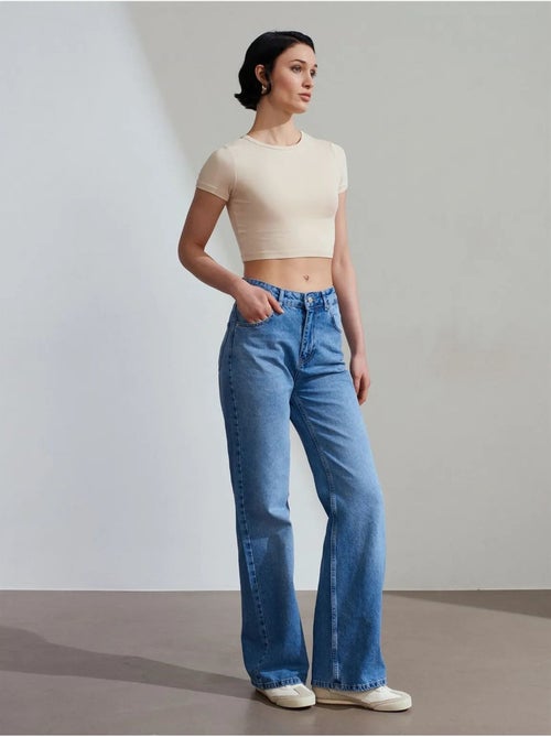 T-shirt Crop Femme Coupe Slim À Col Rond - Kiabi T-shirt Crop Femme Coupe Slim À Col Rond - Kiabi