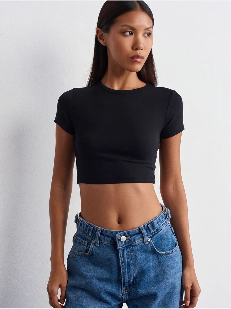 T-shirt Crop Femme Coupe Slim À Col Rond Noir - Kiabi