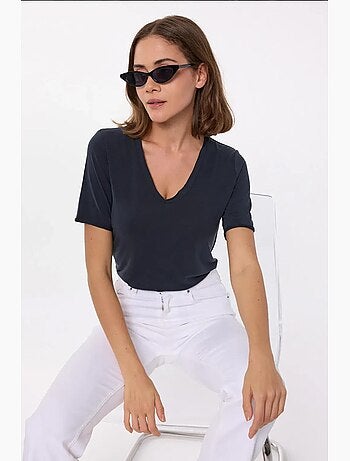 T-shirt décontracté à manches courtes et col en v hiccup