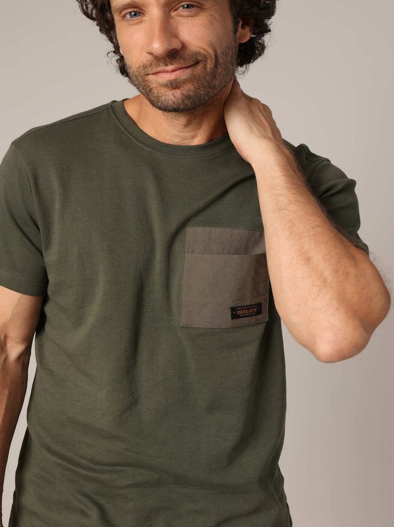 T-shirt décontracté avec poche poitrine contrastée 'Deeluxe' Vert foncé - Kiabi