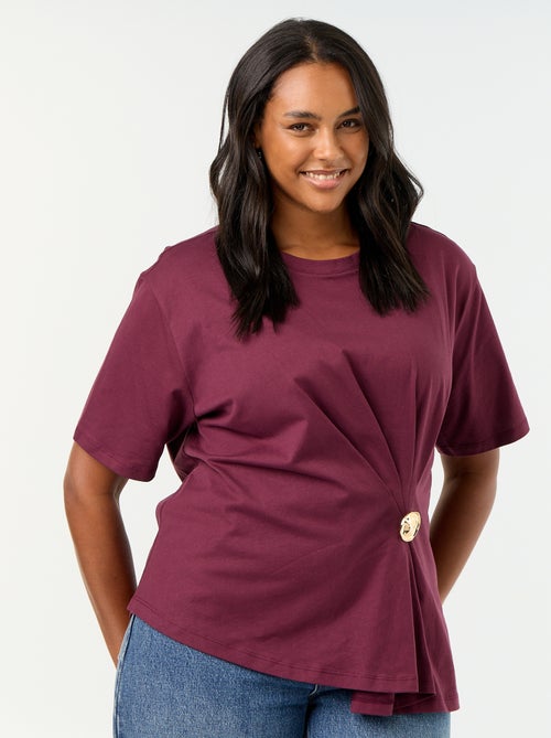 T-shirt drapé avec bijou doré façon broche - Kiabi