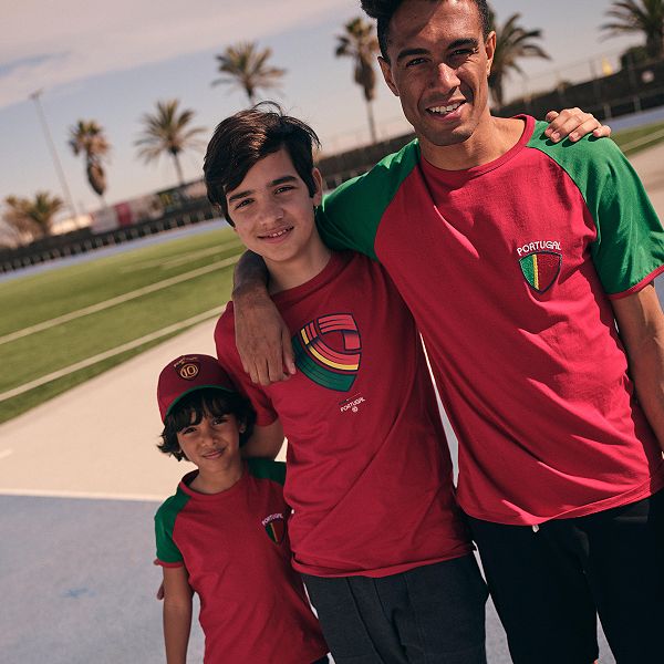 T Shirt Eco Concu Imprime Foot Portugal Garcon Adolescent Rouge Portugal Kiabi 6 00