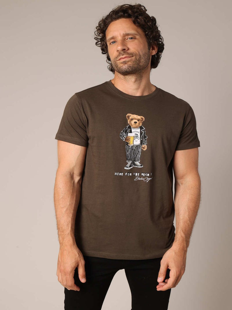 T-shirt en 100% coton avec imprimé ours décalé et message « Here for the Bear ».
 'Deeluxe' Vert bouteille - Kiabi