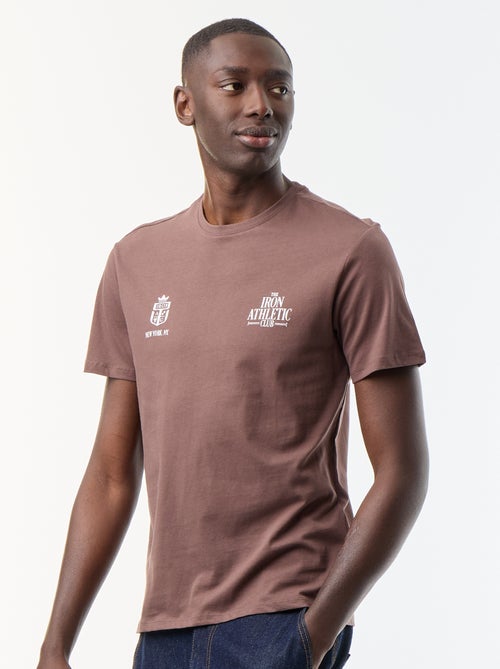 T-shirt en coton à col rond homme avec motif - Kiabi T-shirt en coton à col rond homme avec motif - Kiabi