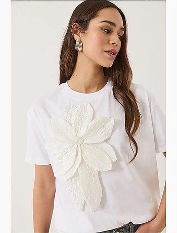 T-shirt en coton à manches courtes avec accessoire floral lucci