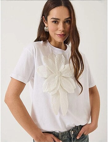 T-shirt en coton à manches courtes avec accessoire floral lucci