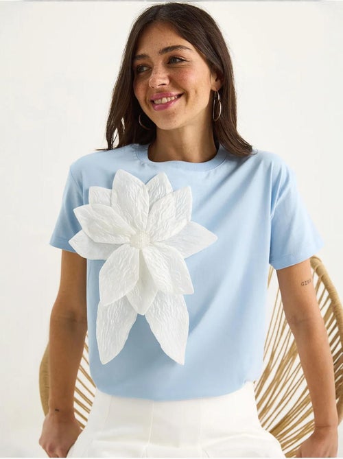 T-shirt en coton à manches courtes avec accessoire floral lucci - Kiabi T-shirt en coton à manches courtes avec accessoire floral lucci - Kiabi
