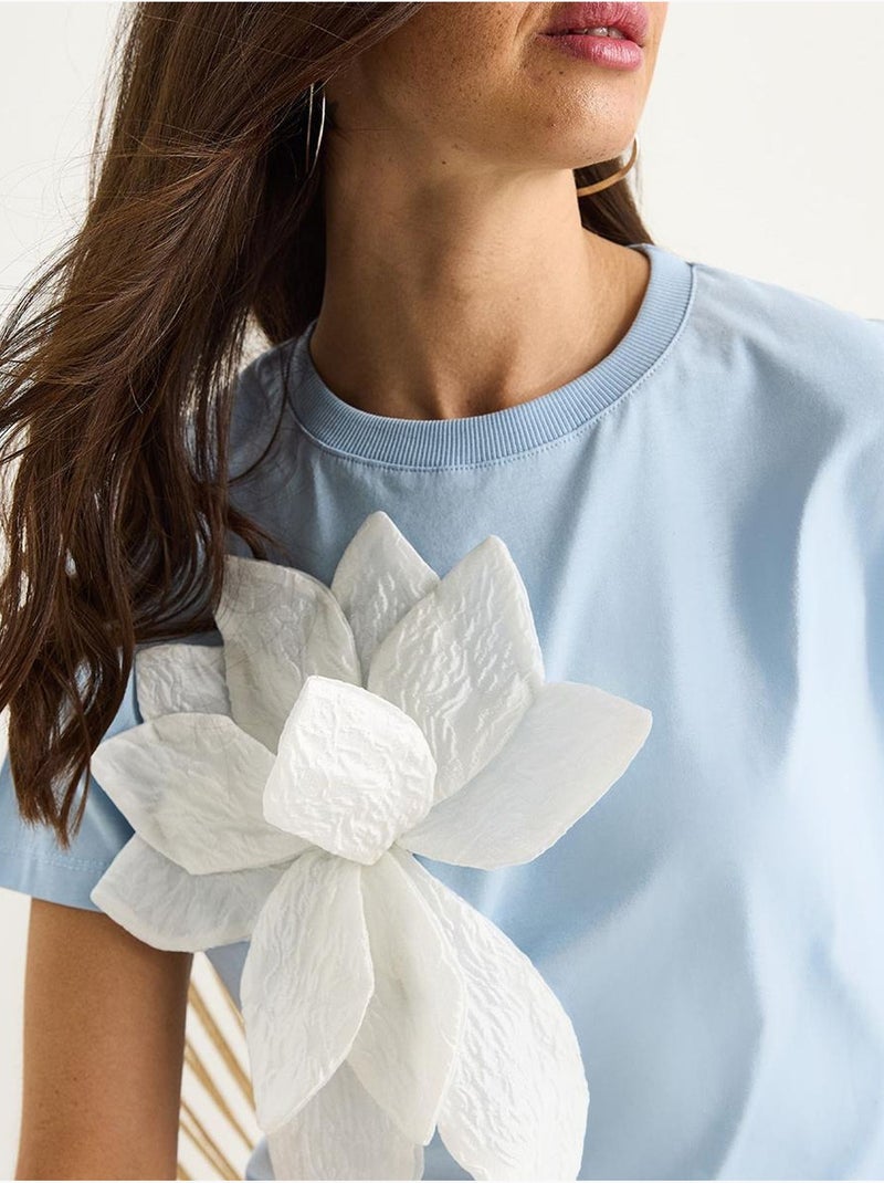 T-shirt en coton à manches courtes avec accessoire floral lucci Bleu ciel - Kiabi