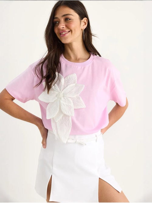 T-shirt en coton à manches courtes avec accessoire floral lucci - Kiabi T-shirt en coton à manches courtes avec accessoire floral lucci - Kiabi