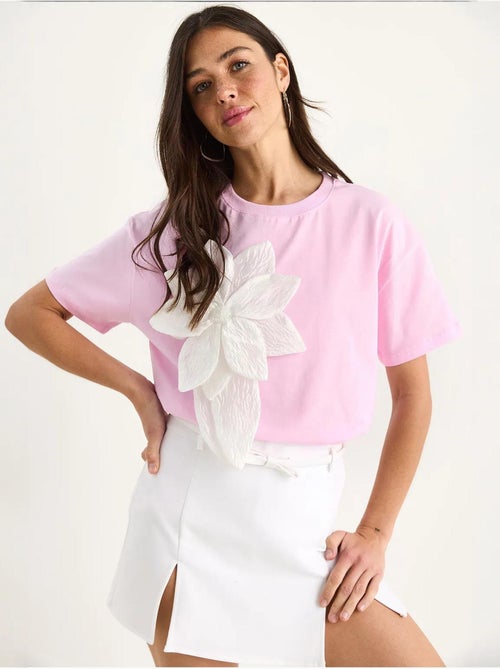 T-shirt en coton à manches courtes avec accessoire floral lucci - Kiabi T-shirt en coton à manches courtes avec accessoire floral lucci - Kiabi