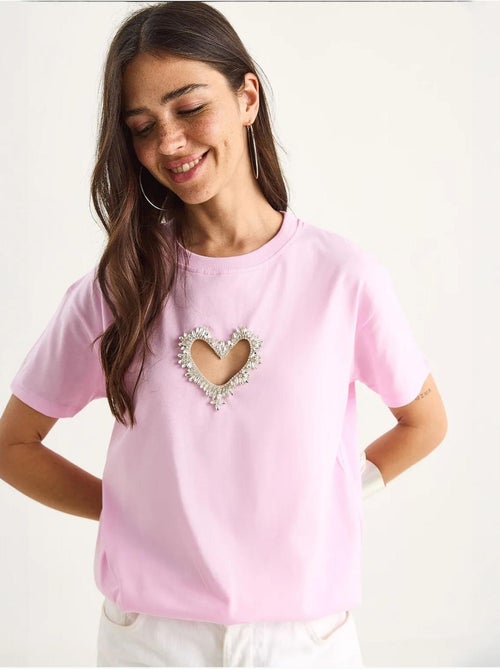 T-shirt en coton avec découpe cœur et pierres lucci - Kiabi T-shirt en coton avec découpe cœur et pierres lucci - Kiabi
