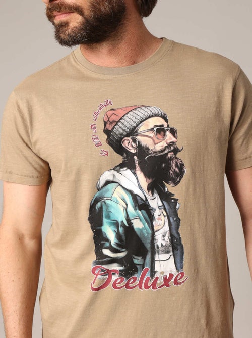 T-shirt en coton avec imprimé hipster barbu
 'Deeluxe' - Kiabi