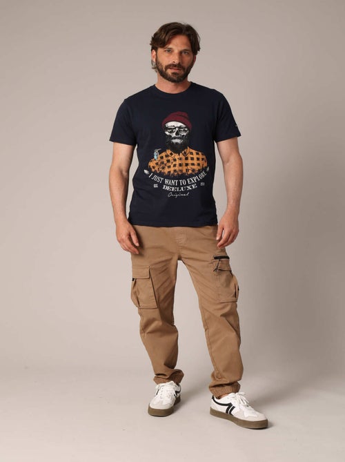 T-shirt en coton avec imprimé hipster barbu et le message « Je veux juste explorer ». 'Deeluxe' - Kiabi