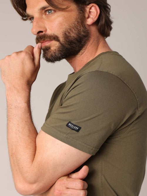 T-shirt en coton avec imprimé hipster barbu et le message « Je veux juste explorer ». 'Deeluxe' - Kiabi