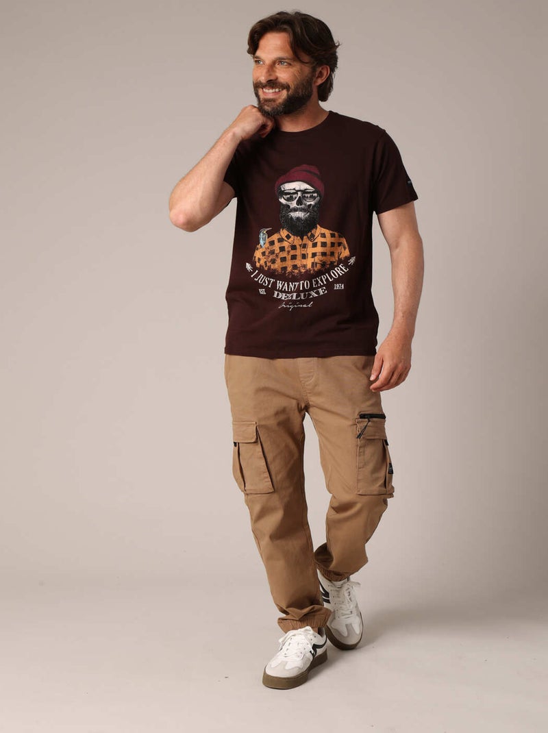 T-shirt en coton avec imprimé hipster barbu et le message « Je veux juste explorer ». 'Deeluxe' Marron foncé - Kiabi