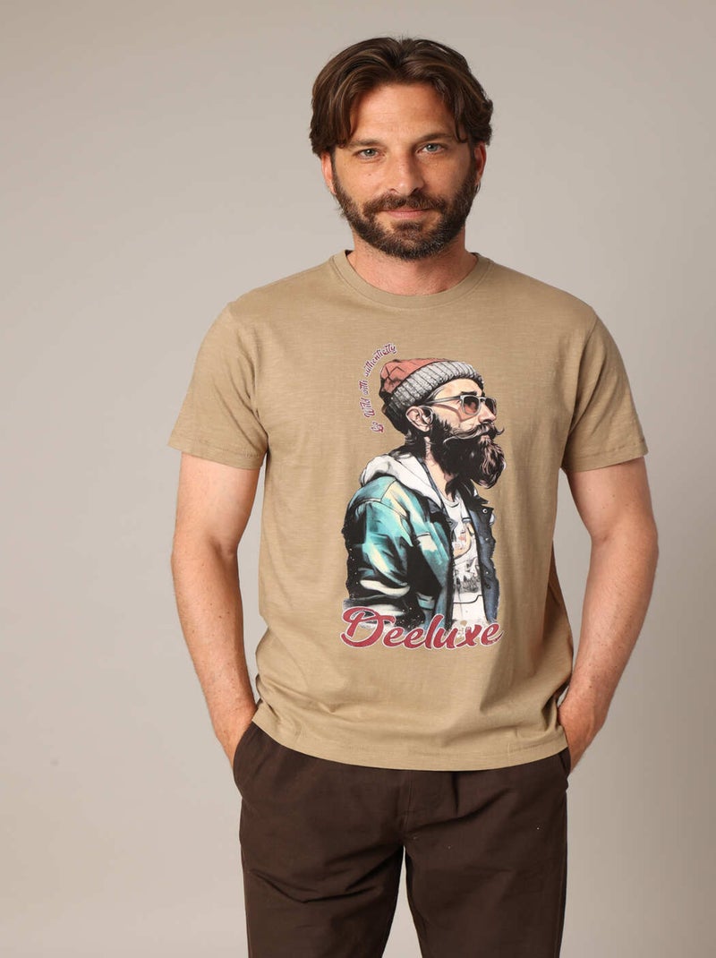 T-shirt en coton avec imprimé hipster barbu et message I just want to explore 'Deeluxe' Beige foncé - Kiabi