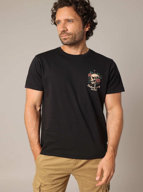 T-shirt en coton avec imprimé "Tattoo Shop" au dos et motif skull à l’avant
 'Deeluxe' - Kiabi
