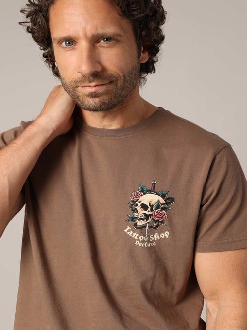T-shirt en coton avec imprimé « Tattoo Shop » au dos et motif tête de mort sur le devant
 'Deeluxe' - Kiabi