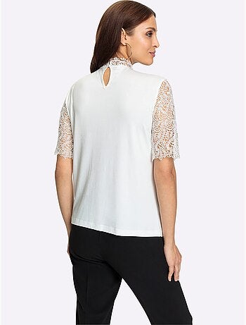 T shirt en dentelle florale à col montant et manches courtes - Taille standard - Witt