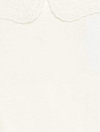 T-shirt en jersey avec col rond avec broderies anglaises