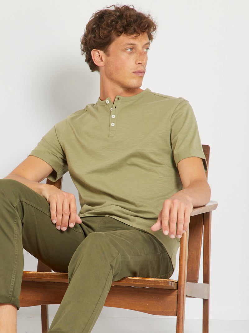 T-shirt en jersey avec col tunisien Kaki - Kiabi