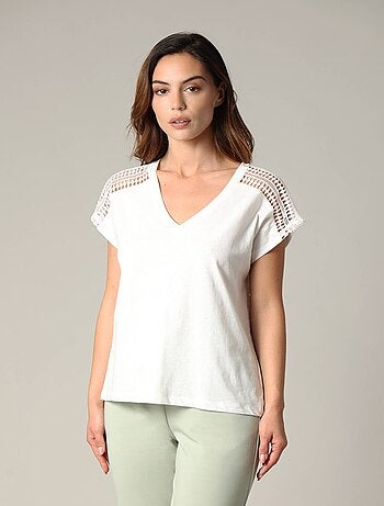 T-shirt en jersey avec dentelle sur les épaules 'Deeluxe'