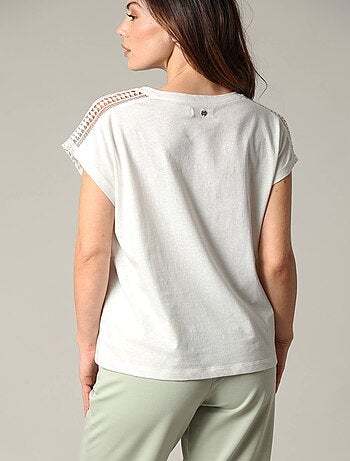T-shirt en jersey avec dentelle sur les épaules 'Deeluxe'