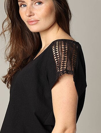 T-shirt en jersey avec dentelle sur les épaules 'Deeluxe'