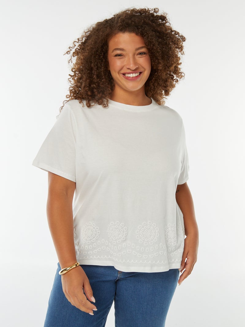 T-shirt en jersey effet broderie à la base Blanc - Kiabi
