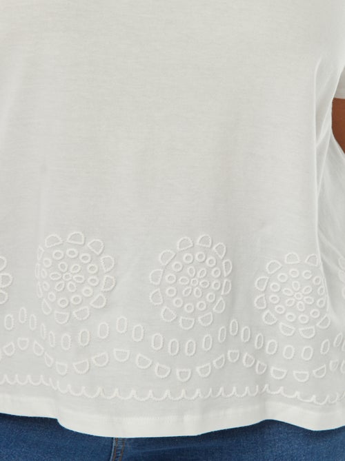 T-shirt en jersey effet broderie à la base - Kiabi