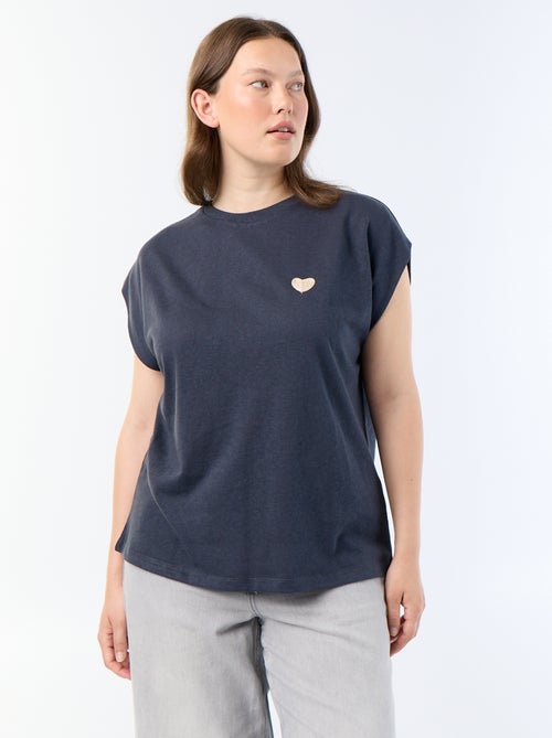 T-shirt en jersey sans manches avec petite broderie poitrine - Kiabi