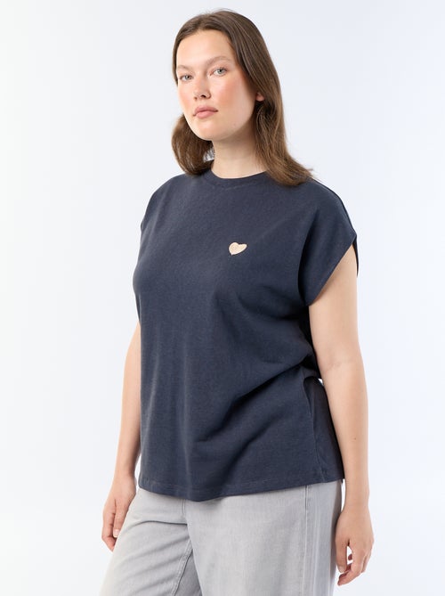 T-shirt en jersey sans manches avec petite broderie poitrine - Kiabi