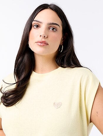 T-shirt en jersey sans manches avec petite broderie poitrine