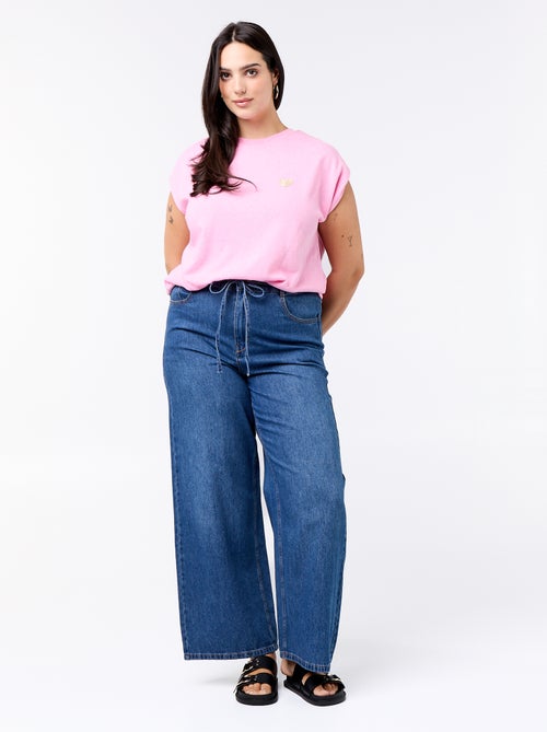 T-shirt en jersey sans manches avec petite broderie poitrine - Kiabi