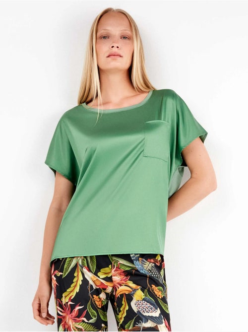T-shirt en tissu satiné en tons framboise ou vert émeraude - Kiabi T-shirt en tissu satiné en tons framboise ou vert émeraude - Kiabi