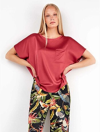 T-shirt en tissu satiné en tons framboise ou vert émeraude
