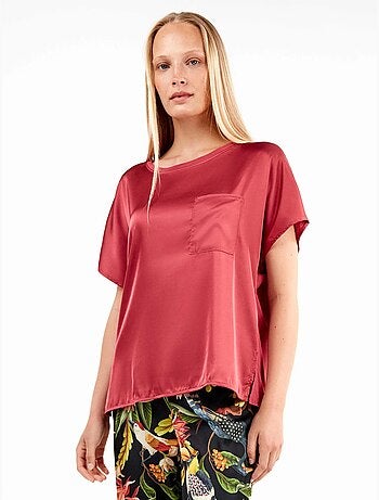 T-shirt en tissu satiné en tons framboise ou vert émeraude