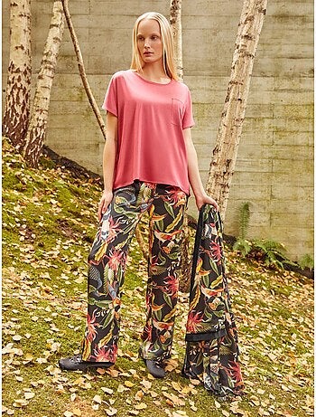 T-shirt en tissu satiné en tons framboise ou vert émeraude