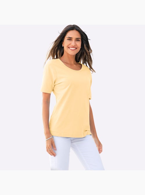 T-shirt féminin à encolure ronde et manches courtes uni - Taille standard - Moda Vilona - Kiabi T-shirt féminin à encolure ronde et manches courtes uni - Taille standard - Moda Vilona - Kiabi