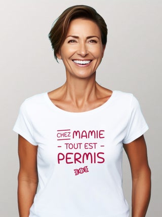 T-shirt Femme - CHEZ MAMIE TOUT EST PERMIS