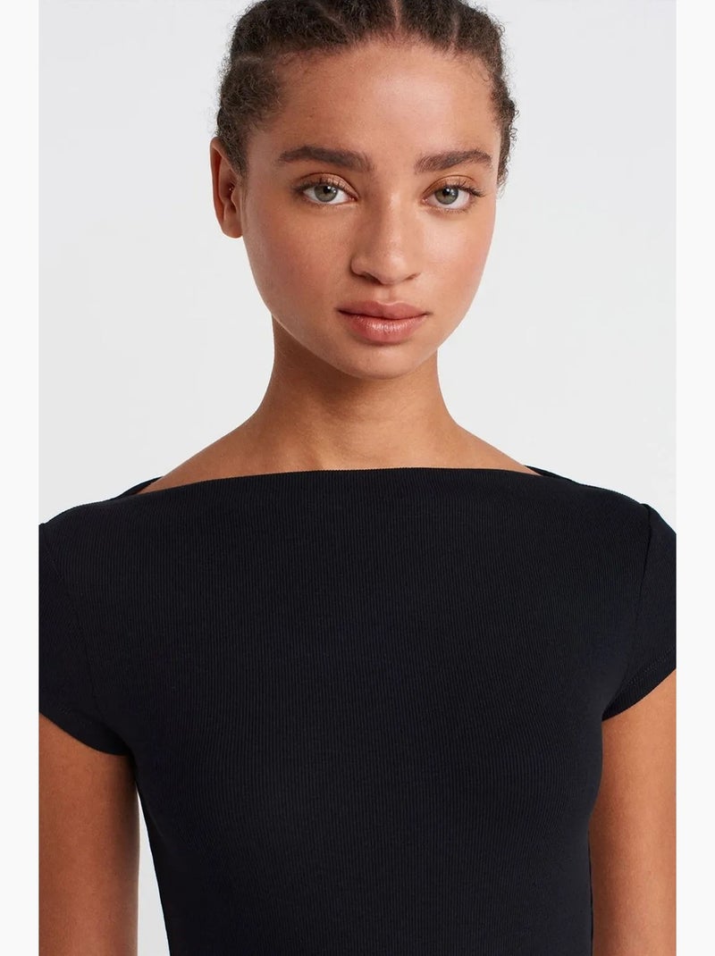 T-shirt femme côtelé à col bateau, coupe ajustée dilvin Noir - Kiabi