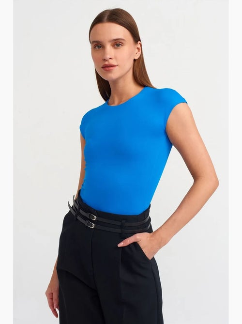 T-shirt femme coupe ajustée col rond dilvin - Kiabi T-shirt femme coupe ajustée col rond dilvin - Kiabi