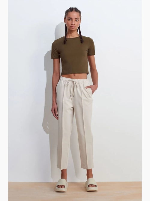 T-shirt femme crop coupe slim à col rond dilvin - Kiabi T-shirt femme crop coupe slim à col rond dilvin - Kiabi