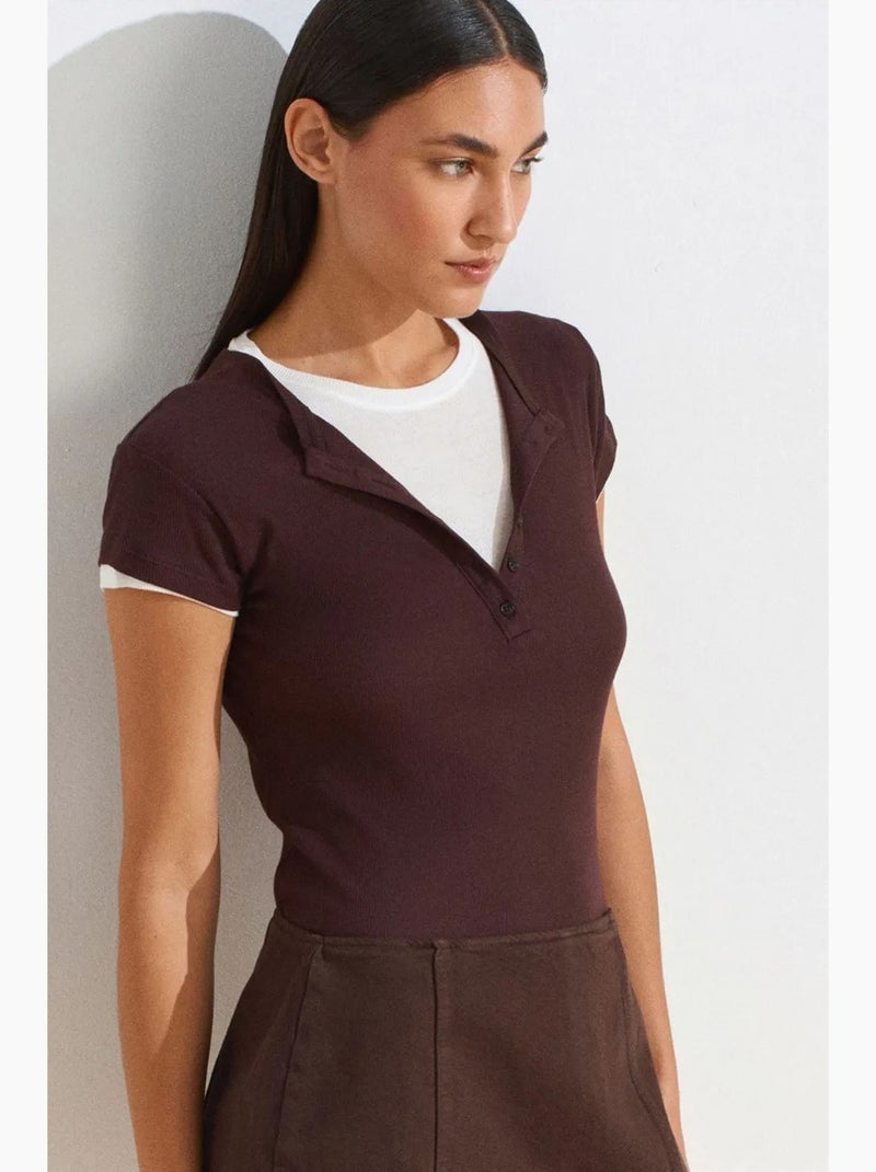 T-shirt femme en coton à col v et patte de boutonnage dilvin Rouge bordeaux - Kiabi