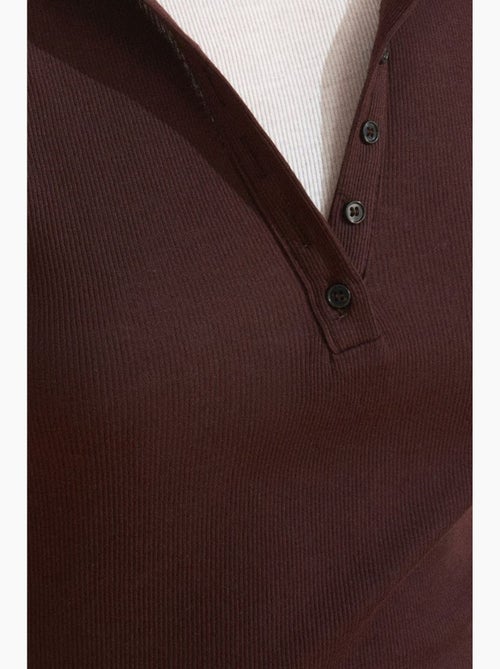 T-shirt femme en coton à col v et patte de boutonnage dilvin - Kiabi T-shirt femme en coton à col v et patte de boutonnage dilvin - Kiabi