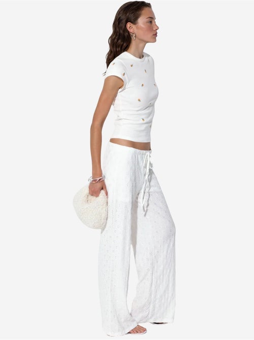 T-shirt femme en coton, coupe slim, col rond brodé busem - Kiabi T-shirt femme en coton, coupe slim, col rond brodé busem - Kiabi
