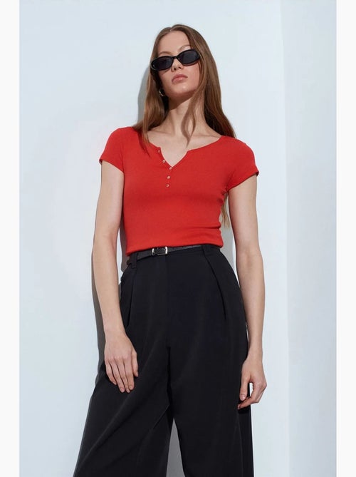 T-shirt femme en coton, coupe slim, col rond dilvin - Kiabi T-shirt femme en coton, coupe slim, col rond dilvin - Kiabi
