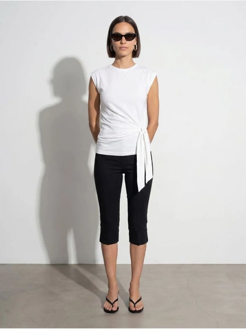 T-shirt femme en coton sans manches à col rond et lien - Kiabi T-shirt femme en coton sans manches à col rond et lien - Kiabi